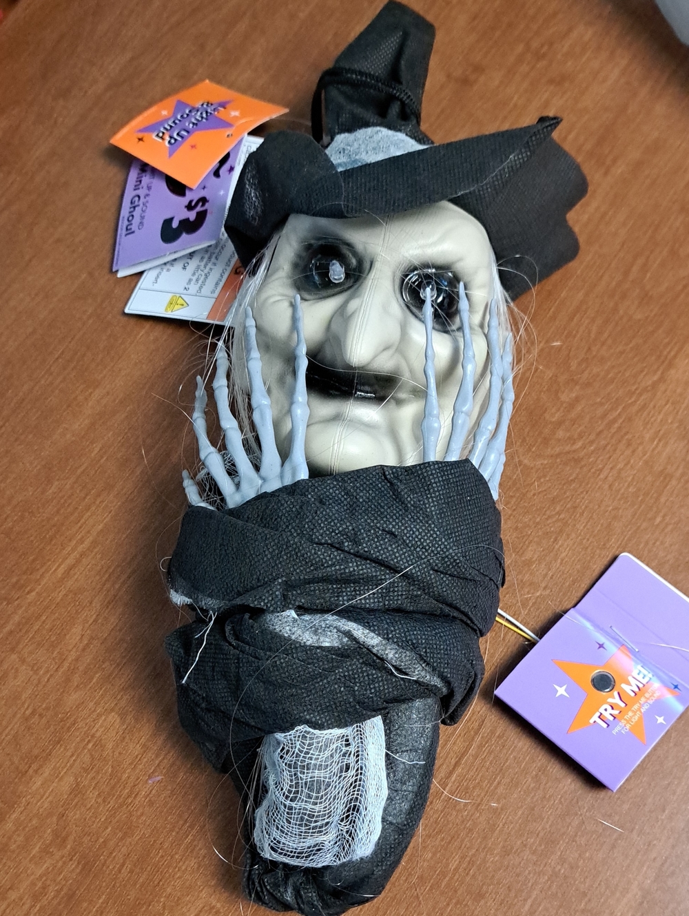 Halloween Witch Blinking Eyes And Laughs